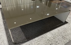 Loungebord / sofabord i brunt glass / krom fra Sovet Italia, 107x60x32cm, pent brukt