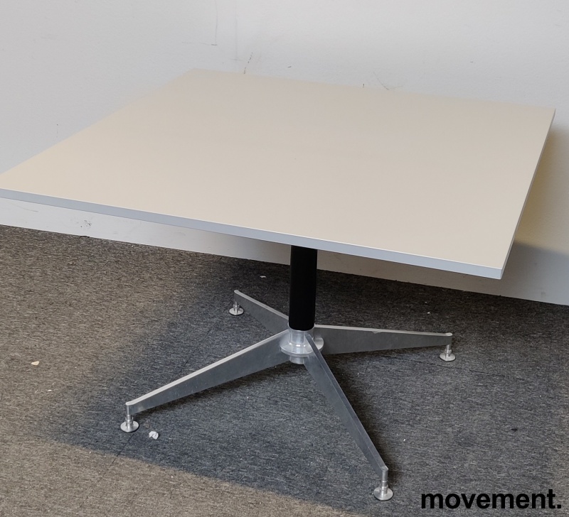 Solgt!Kompakt møtebord / kantinebord i - 1 / 3