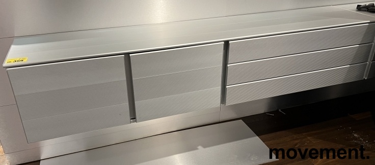 Solgt!Stilig vegghengt skjenk i aluminium - 2 / 5