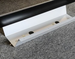 Møtebord i lys beige linoleum, understell i sort 420x120cm, passer 14-16personer, pent brukt
