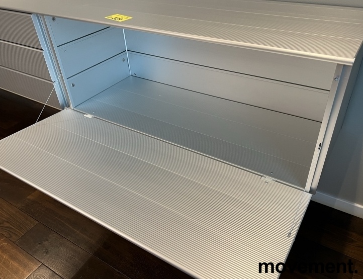 Solgt!Stilig vegghengt skjenk i aluminium - 3 / 5