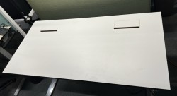 Hvit bordplate til skrivebord fra Ragnars, sort kantlist,160x80cm, 2 luker, pent brukt