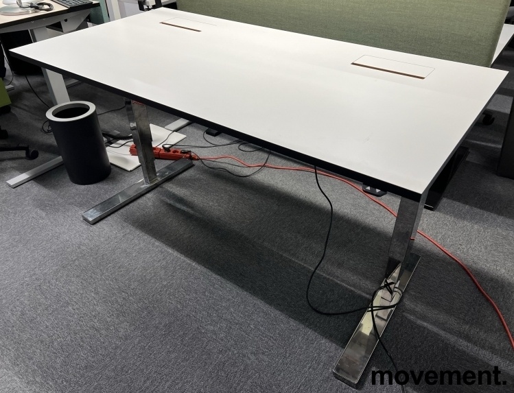 Solgt!Lekkert skrivebord med elektrisk - 2 / 3