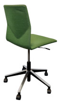 Konferansestol på hjul fra Fourdesign, Danmark, i grønt stofftrekk / krom og sort understell, pent brukt