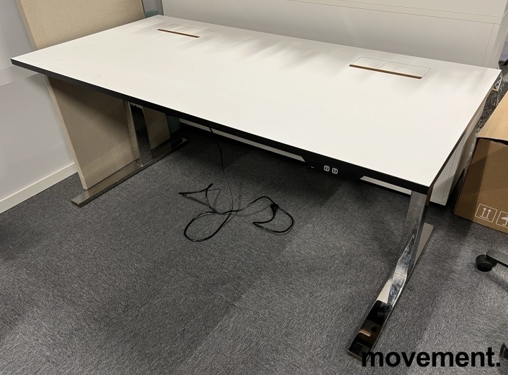 Solgt!Lekkert skrivebord med elektrisk - 1 / 3