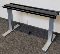 Understell for skrivebord med elektrisk hevsenk i grått fra Duba B8, passer bordplate 120x80cm eller større, pent brukt