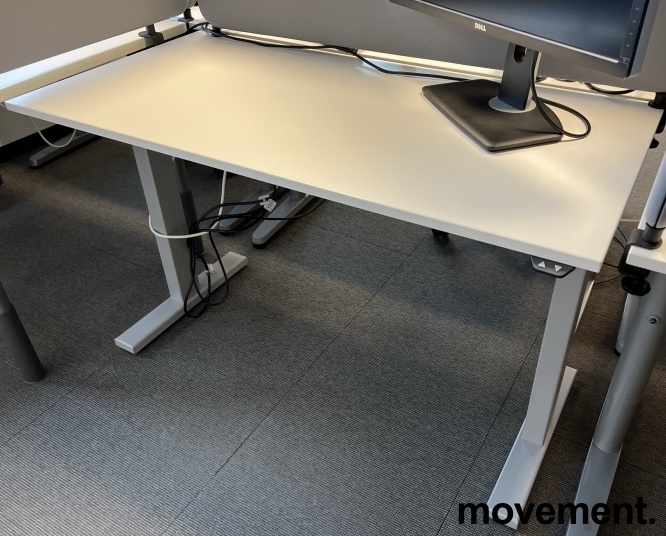 Solgt!Skrivebord med elektrisk hevsenk i - 1 / 2