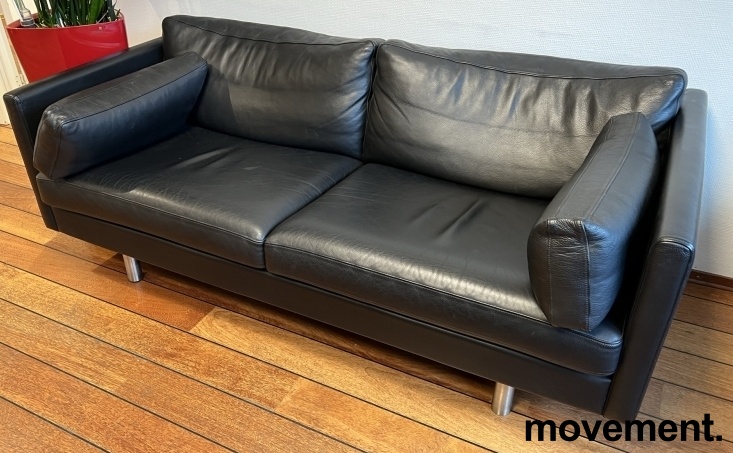 Solgt!Lekker 3-seter sofa i sort skinn - 1 / 3
