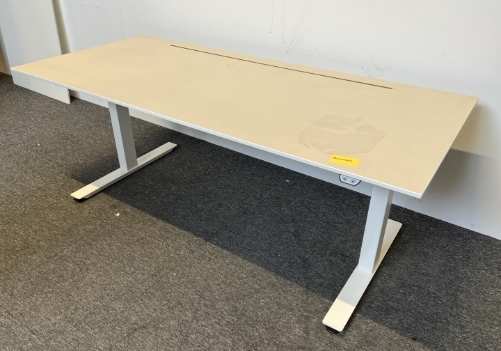 Hevsenk fra EFG i beige linoleum /