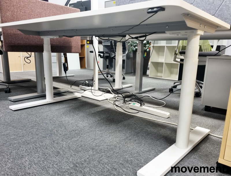 Solgt!Hevsenk skrivebord i hvit laminat / - 2 / 2