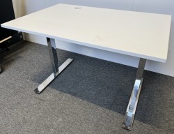 Kompakt skrivebord 120x80cm fra EFG, Hvit plate, krom T-bens understell, pent brukt