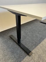 Møtebord / konferansebord i hvitt / sort fra EFG, 180x90cm, pent brukt