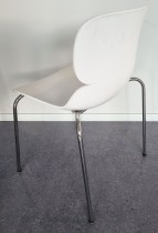 Konferansestol i hvitt / krom, Molo fra Duba, fire ben, Design: Norway Says, pent brukt