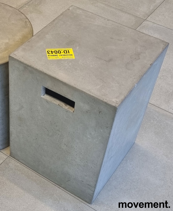 Solgt!Liten krakk  / sittepufff i grå