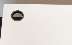 Skrivebord i hvitt / sort fra EFG, 160x80cm, pent brukt