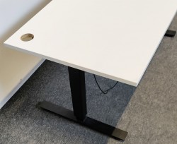 Elektrisk hevsenk skrivebord fra EFG i hvitt sort, 160x80cm, pent brukt
