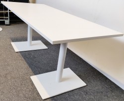 Møtebord i hvitt, 180x80cm, passer 6-8 personer, brukt understell med ny bordplate