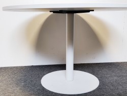 Rundt møtebord i hvitt, Ø=120cm, H=72cm, hvitt understell, ny bordplate, pent brukt understell