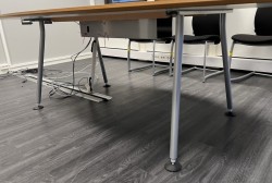 Møtebord fra Skandiform i lys grå / grå, 210x120cm, passer 6-8 personer, pent brukt