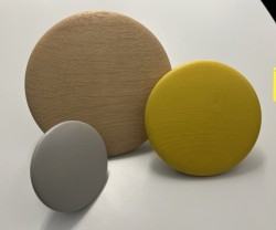 Muuto - The Dots, jakkehengere, design: Tveit og Tornøe, 3 knagger selges samlet, pent brukt