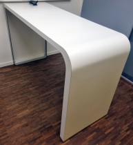 Ståbord i hvitt / aluminium fra LaPalma, modell Brunch 180, design: Romano Marcato, pent brukt