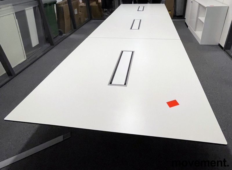 Solgt!ForaForm Colonnade møtebord i hvitt - 1 / 2