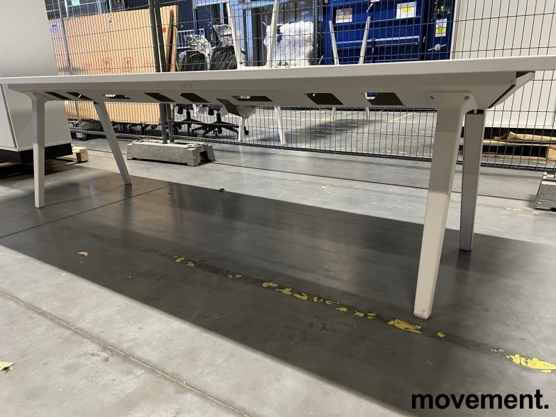 Solgt!Møtebord / konferansebord i hvitt - 3 / 4