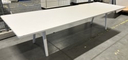 Møtebord / konferansebord i hvitt fra Vitra, Joyn 320x100cm, passer 10-12 personer, pent brukt