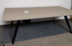 Møtebord / konferansebord i grått / sort fra Holmris, 240x120cm, 8-10 personer, pent brukt