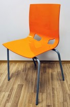 Konferansestol / stablestol i orange fra NowyStyl, modell  Fondo, pent brukt
