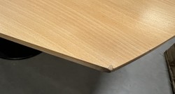 Møtebord i bøk laminat / sort, 340x120cm, passer 10-12pers, brukt med noe småskader i plate