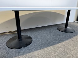 Møtebord i hvitt / sort, 270x120cm, 8-10 personer, pent brukt