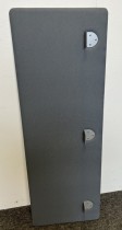 Bordskillevegg fra Duba B8 i mørkt grått, 140cm bredde, 65cm høyde, pent brukt