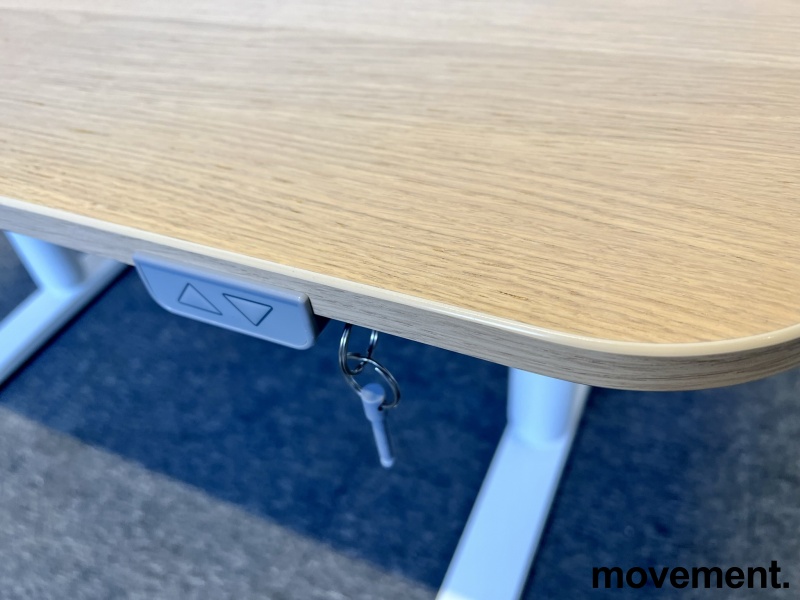 Solgt!IKEA Bekant elektrisk hevsenk i eik - 2 / 3