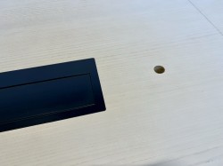 Møtebord / konferansebord i hvitlasert ask / krom fra Ragnars, 360x100cm, passer 12-14 personer, pent brukt