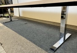 Møtebord / konferansebord i hvitlasert ask / krom fra Ragnars, 360x100cm, passer 12-14 personer, pent brukt