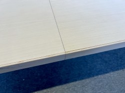 Møtebord / konferansebord i hvitlasert ask / krom fra Ragnars, 360x100cm, passer 12-14 personer, pent brukt