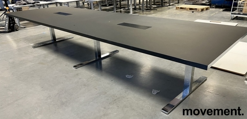 Solgt!Lekkert møtebord i sort linoleum - 2 / 4