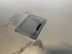 Møtebord i sort linoleum med understell i krom fra Ragnars, 220x100m, passer 6-8 personer, pent brukt