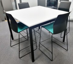 Barstol / barkrakk med høy rygg i grønt / sort fra Kinnarps, modell Leia, sittehøyde 67cm, pent brukt