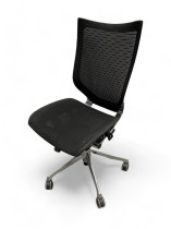 Kontorstol: Okamura Japan, modell Baron i sort mesh, brukt