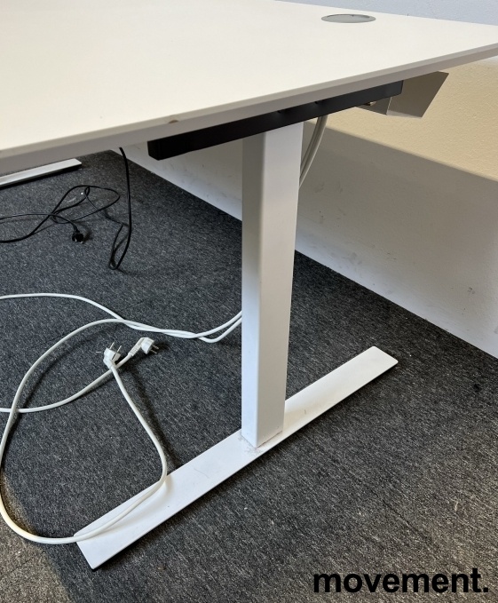 Solgt!Skrivebord med elektrisk hevsenk i - 2 / 4