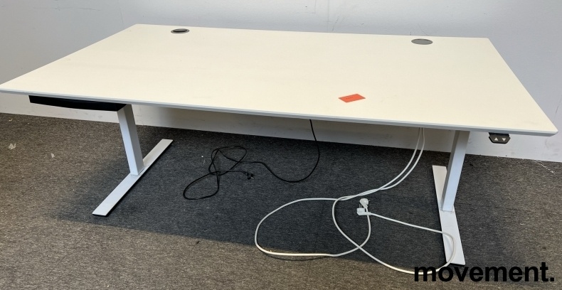 Solgt!Skrivebord med elektrisk hevsenk i - 1 / 4