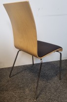 Konferansestol / stablestol fra RBM, modell Bella, i bjerkefiner / sort stoffsete / krom, pent brukt