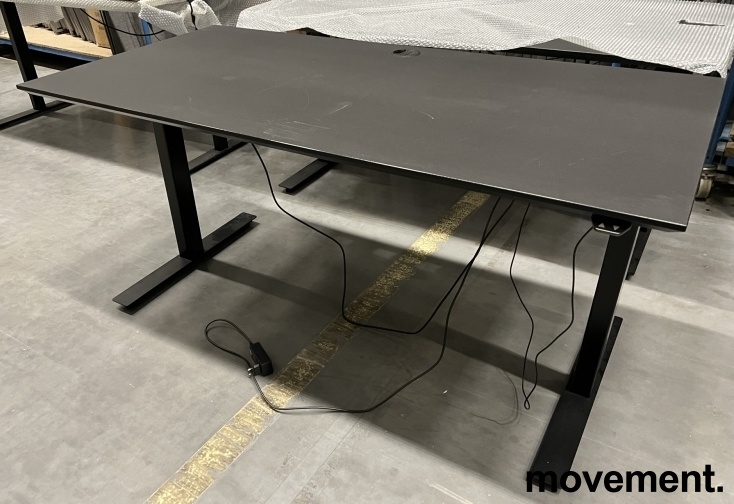 Solgt!Skrivebord med elektrisk hevsenk i - 2 / 3