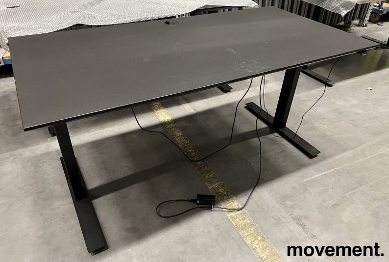 Solgt!Skrivebord med elektrisk hevsenk i - 1 / 3
