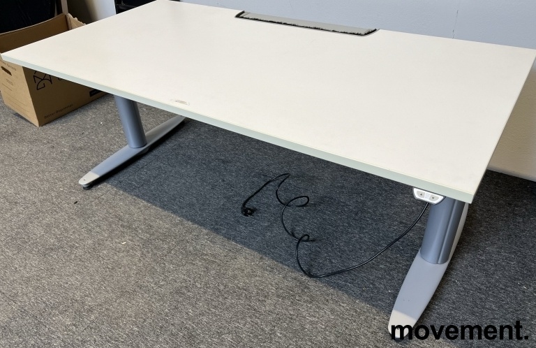 Solgt!Skrivebord med elektrisk hevsenk - 2 / 4