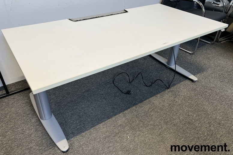 Solgt!Skrivebord med elektrisk hevsenk - 1 / 4
