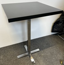 Barbord / ståbord i sortlakkert eikefiner / krom fra Ragnars, 70x70cm, høyde 107cm, brukt