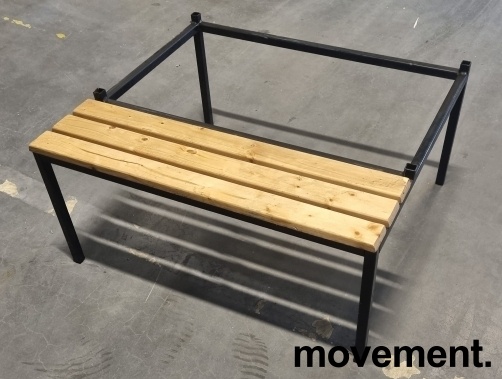 Solgt!Garderobebenk i tre / sortlakkert - 1 / 3